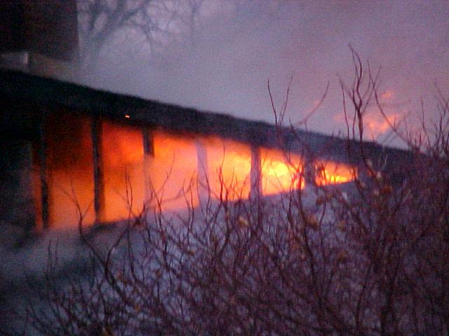 jan18 fire11.jpg (57373 bytes)